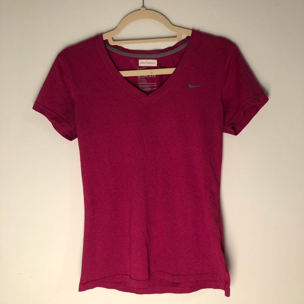 dark pink nike workout v neck t shirt